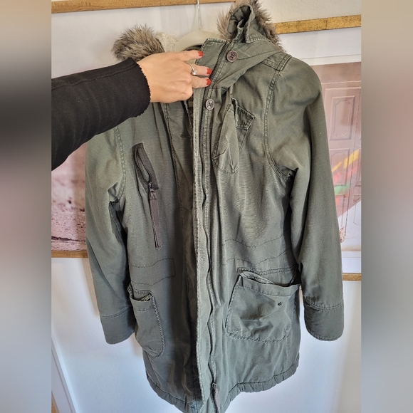 BENCH WINTER COAT MILITARY STYLE WITH FAUX FUR LINED SIZE LARGE - Picture 2 of 9